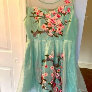 Gorgeous dress!